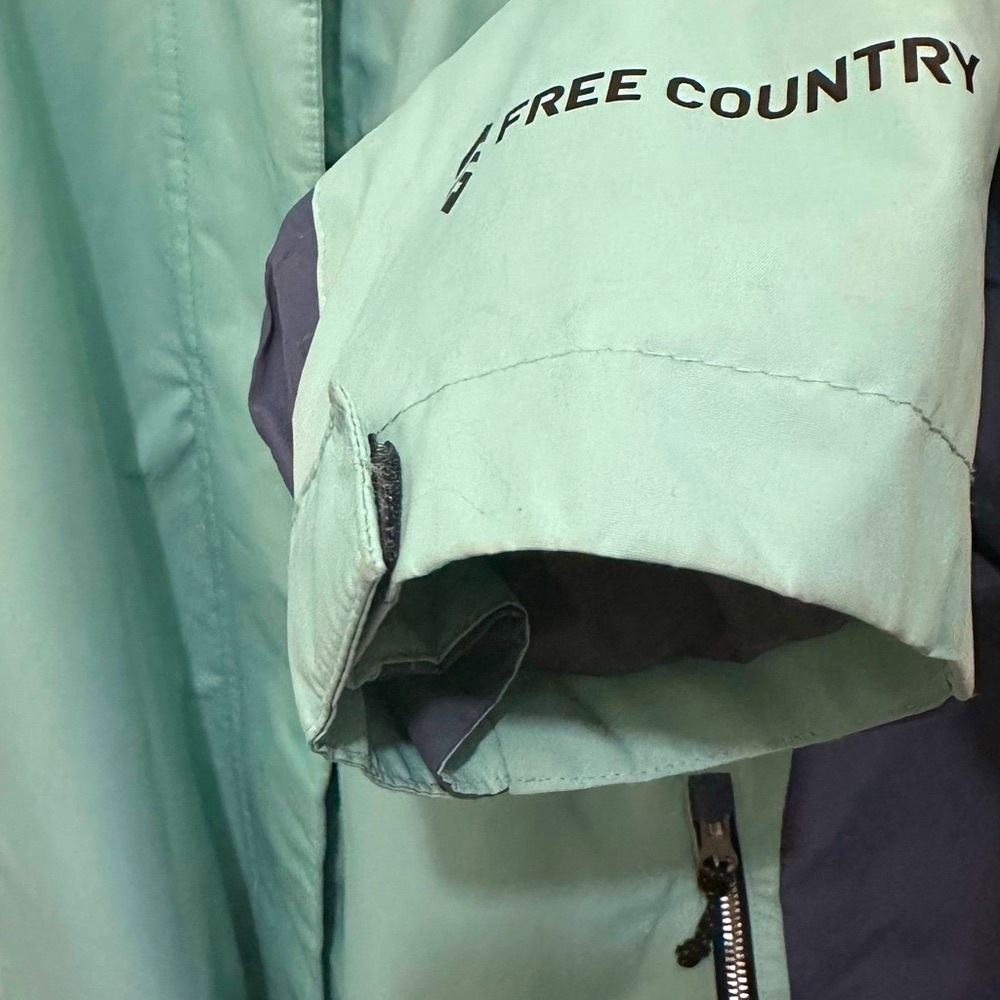 090 Free Country | EUC Women’s Hooded Water-Resistant Jacket (size 2XL) - Picture 10 of 16